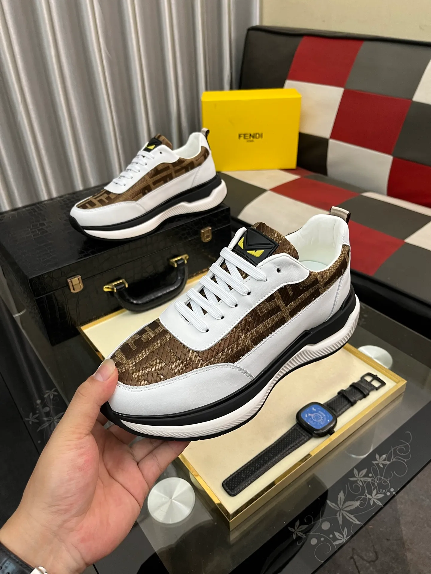 Men's Men's Shoes💰458⌚️⌚️[FENDI] Fendi's classic and comfortable men's, this complex sneaker is made of soft calfskin➕genuine leather lining➕original ultra-light rubber material with rough outsole. This unique light style is suitable for the casual and refined sensibility of this season. It is comfortable and natural on the feet. It is an everyday style for casual travel in autumn and winter! 38−444️⃣colors available